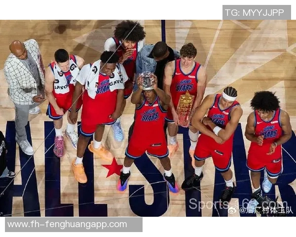 埃奇库姆费城主场首秀表现惊艳球迷热烈掌声致敬